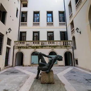 https://residenza-corso-palladio-159.hotelinveneto.com